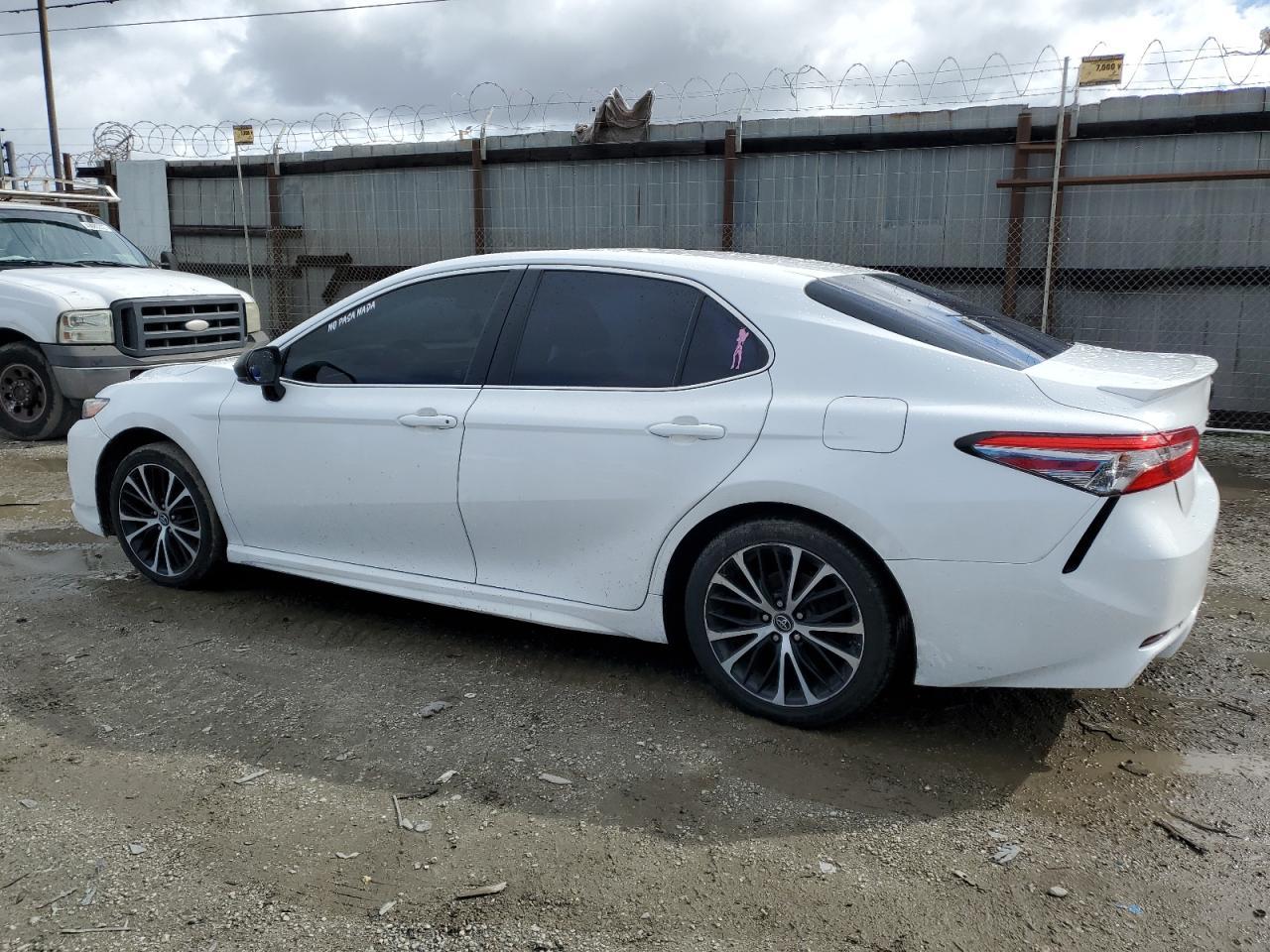 2018 TOYOTA CAMRY L - Фото 2