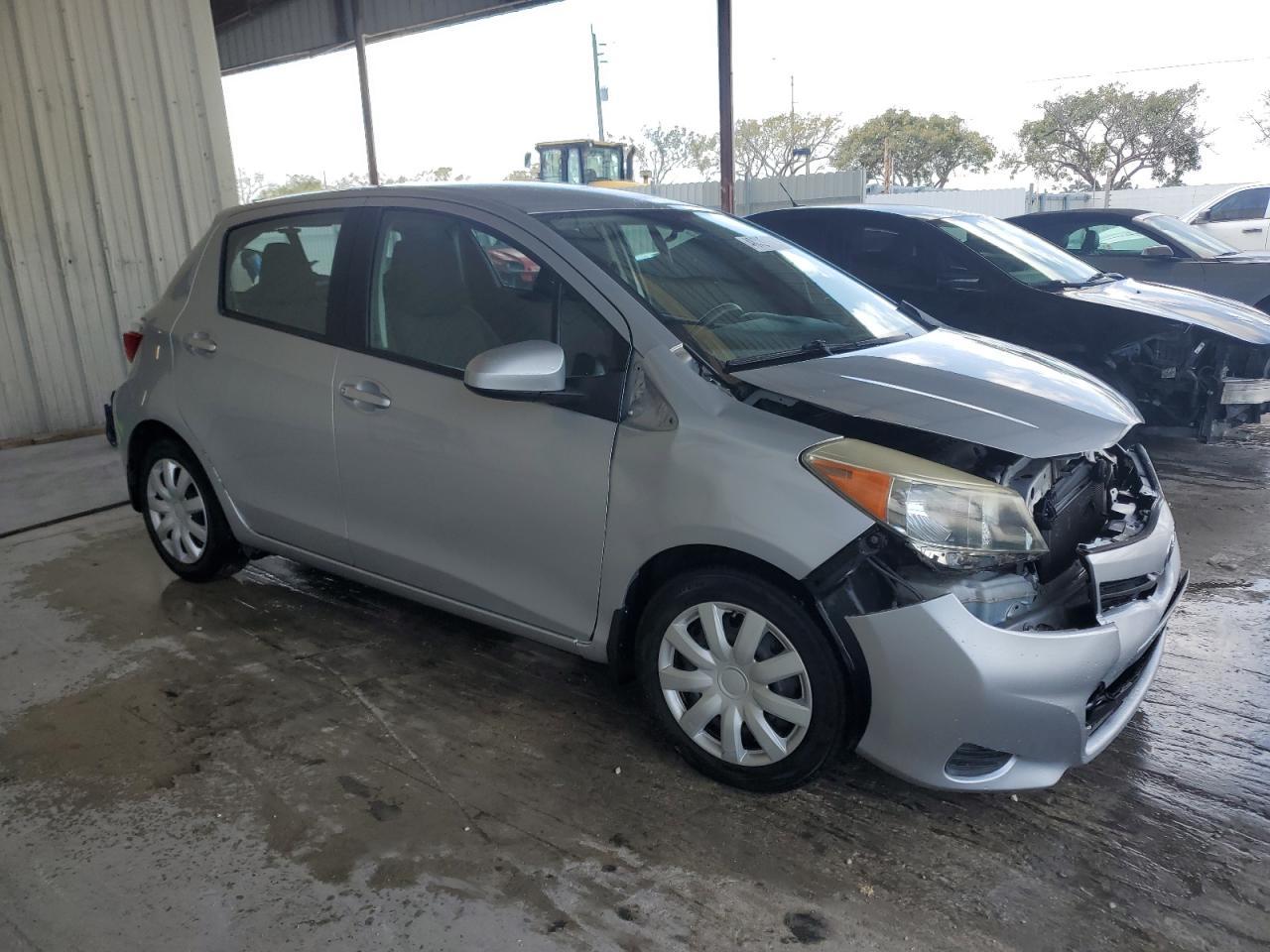 2014 TOYOTA YARIS - Фото 4