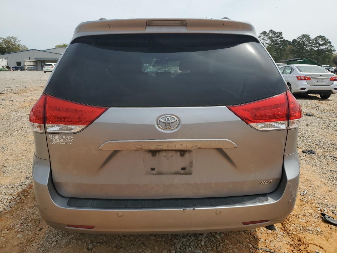 2013 TOYOTA SIENNA XLE - Image 6