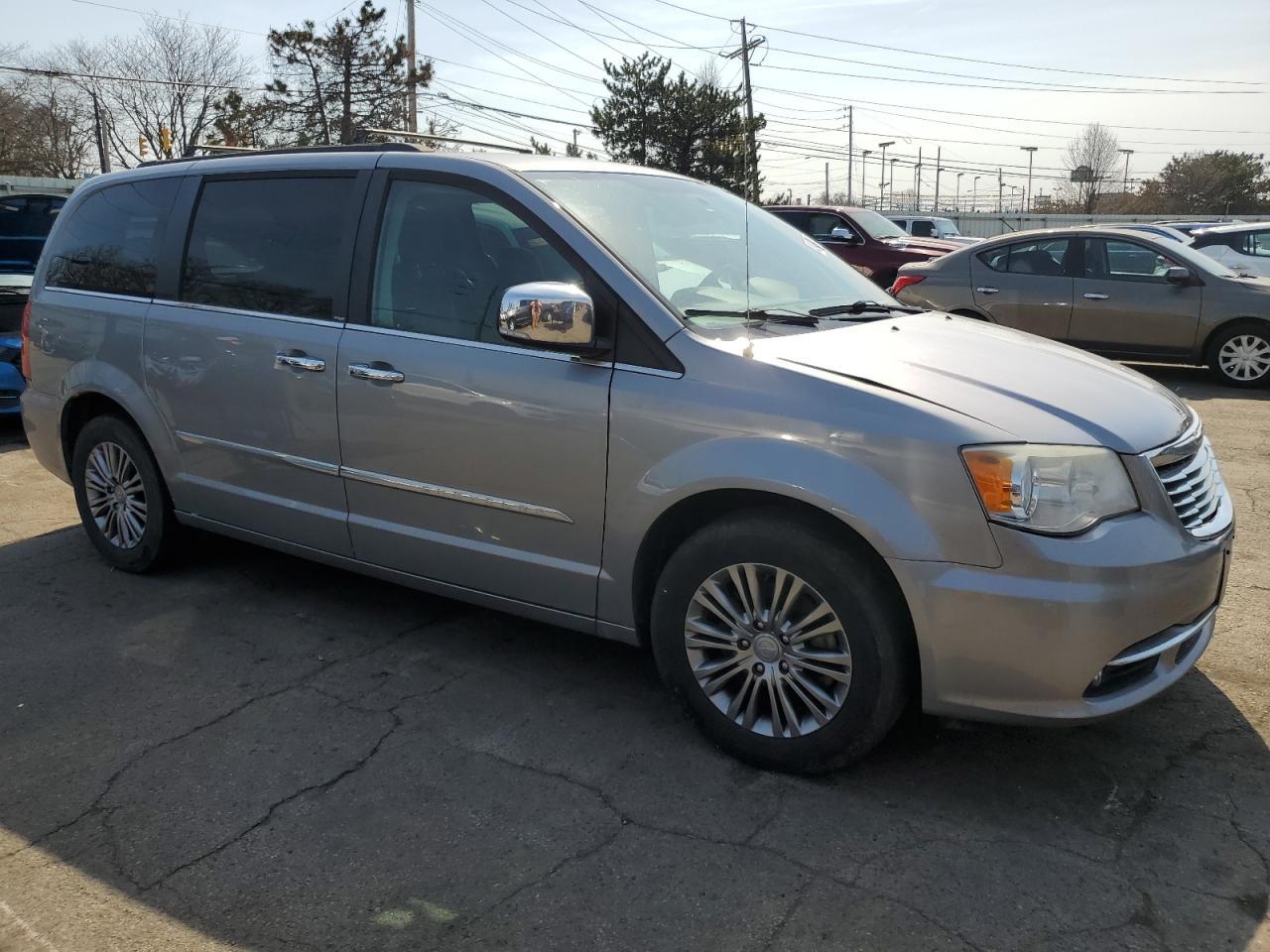 2014 CHRYSLER TOWN & COU - Фото 4