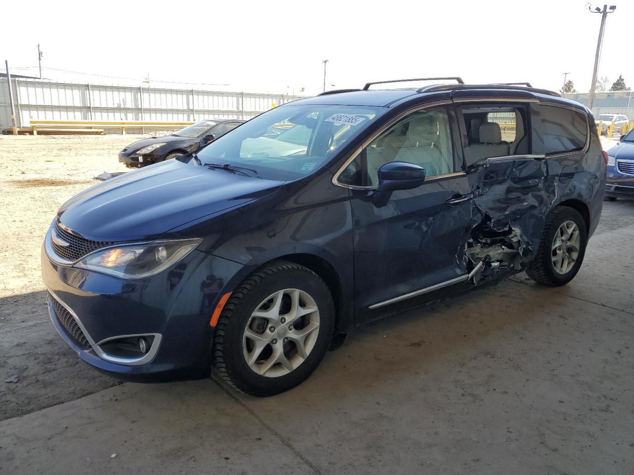 2017 CHRYSLER PACIFICA T