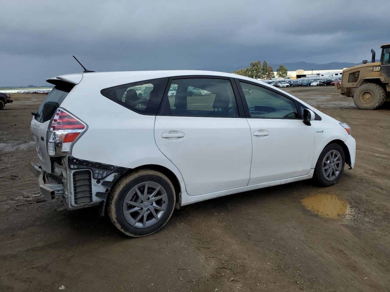2016 TOYOTA PRIUS V - Фото 3