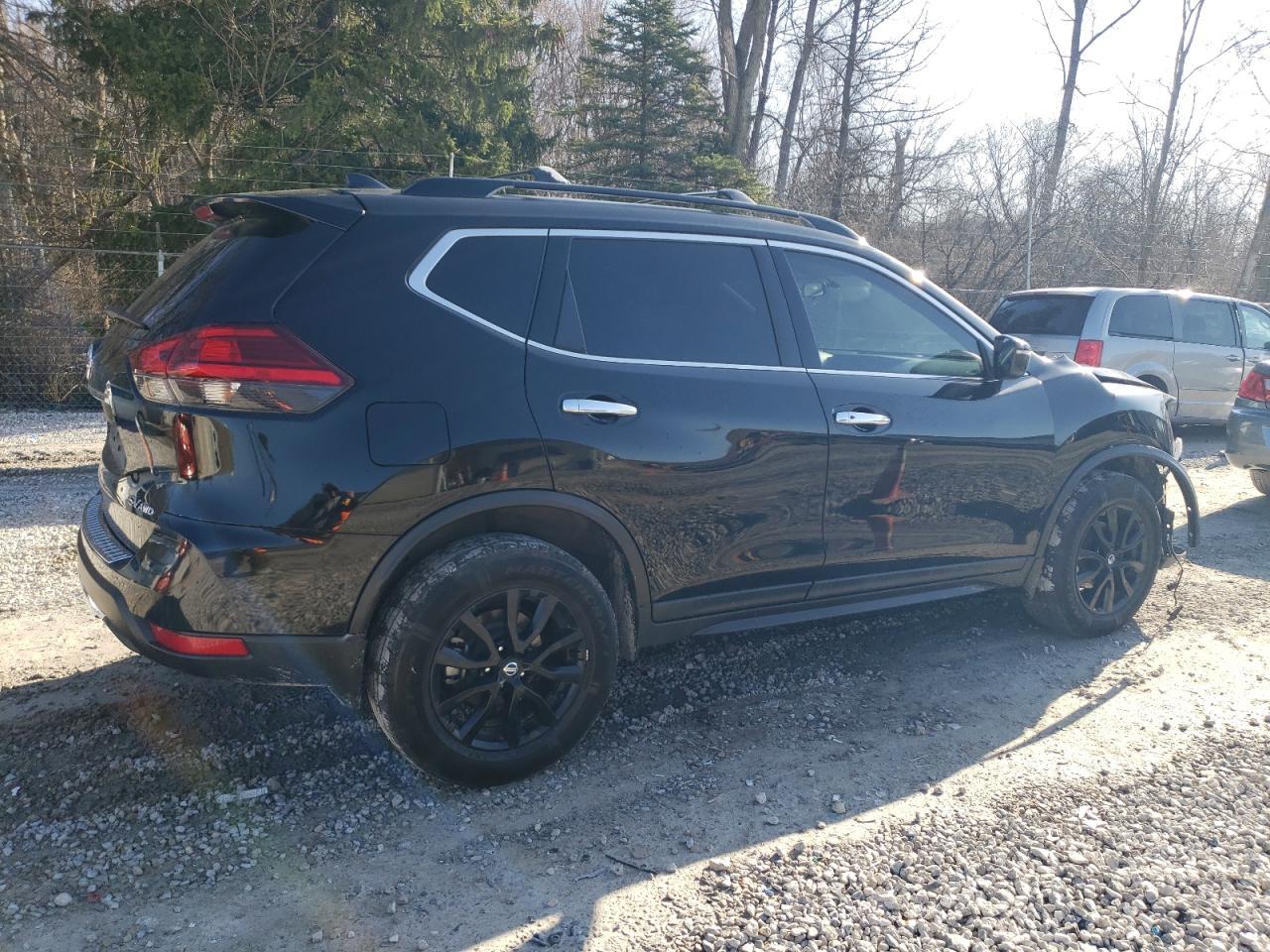 2017 NISSAN ROGUE SV - Фото 3