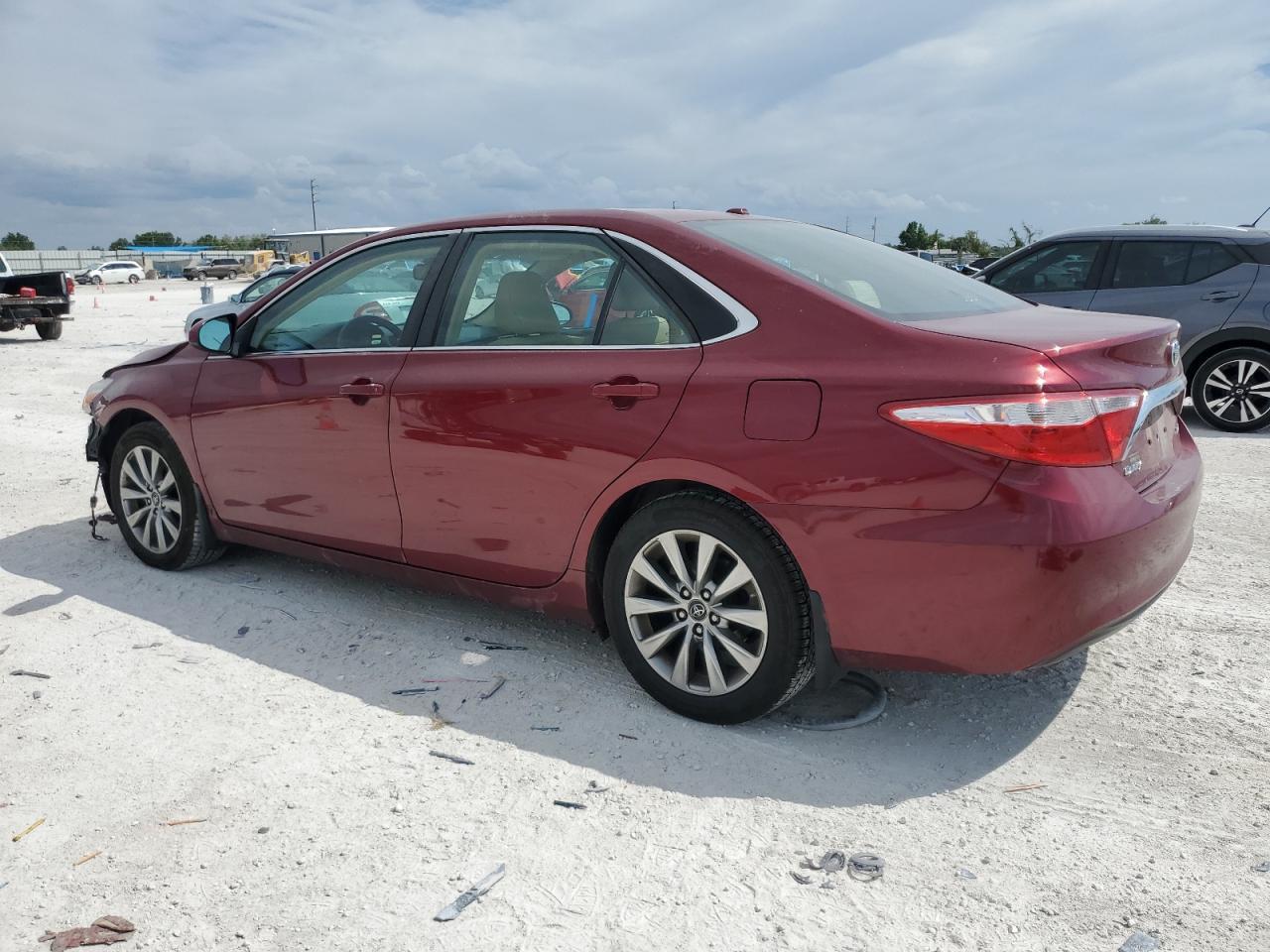 2017 TOYOTA CAMRY LE - Фото 2