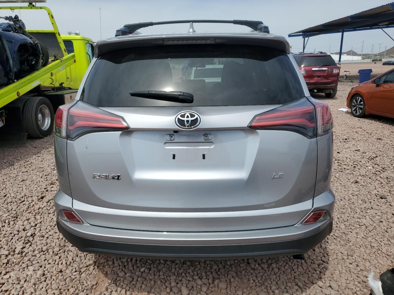 2018 TOYOTA RAV4 LE - Фото 6