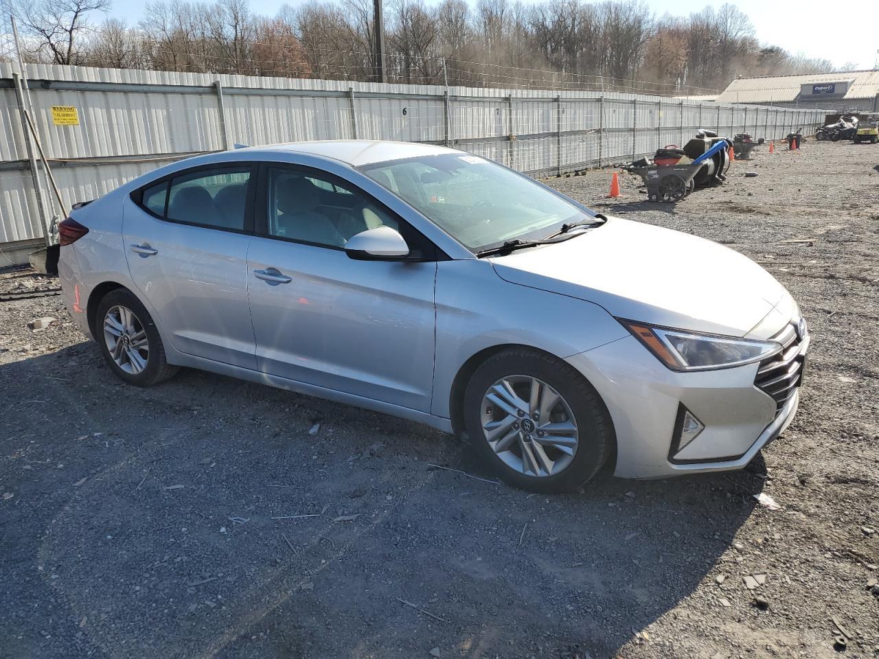 2019 HYUNDAI ELANTRA SE - Фото 4