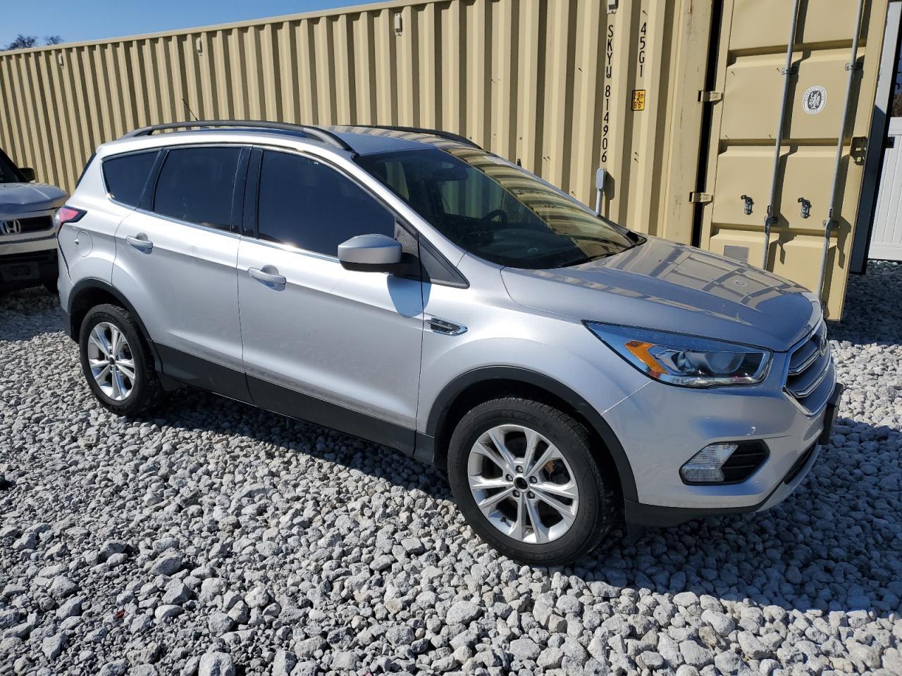 2017 FORD ESCAPE SE - Image 4