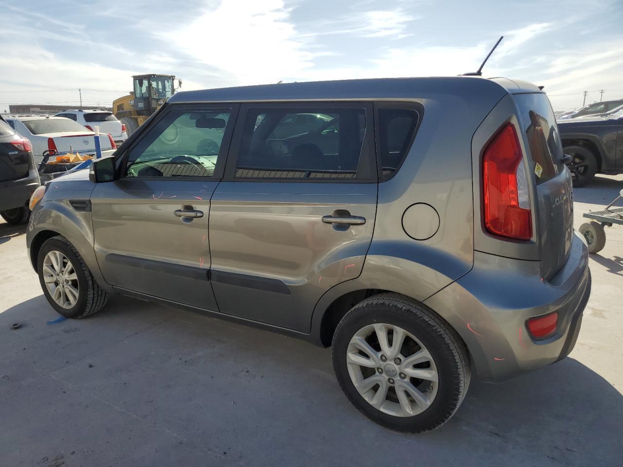 2013 KIA SOUL + - Image 2