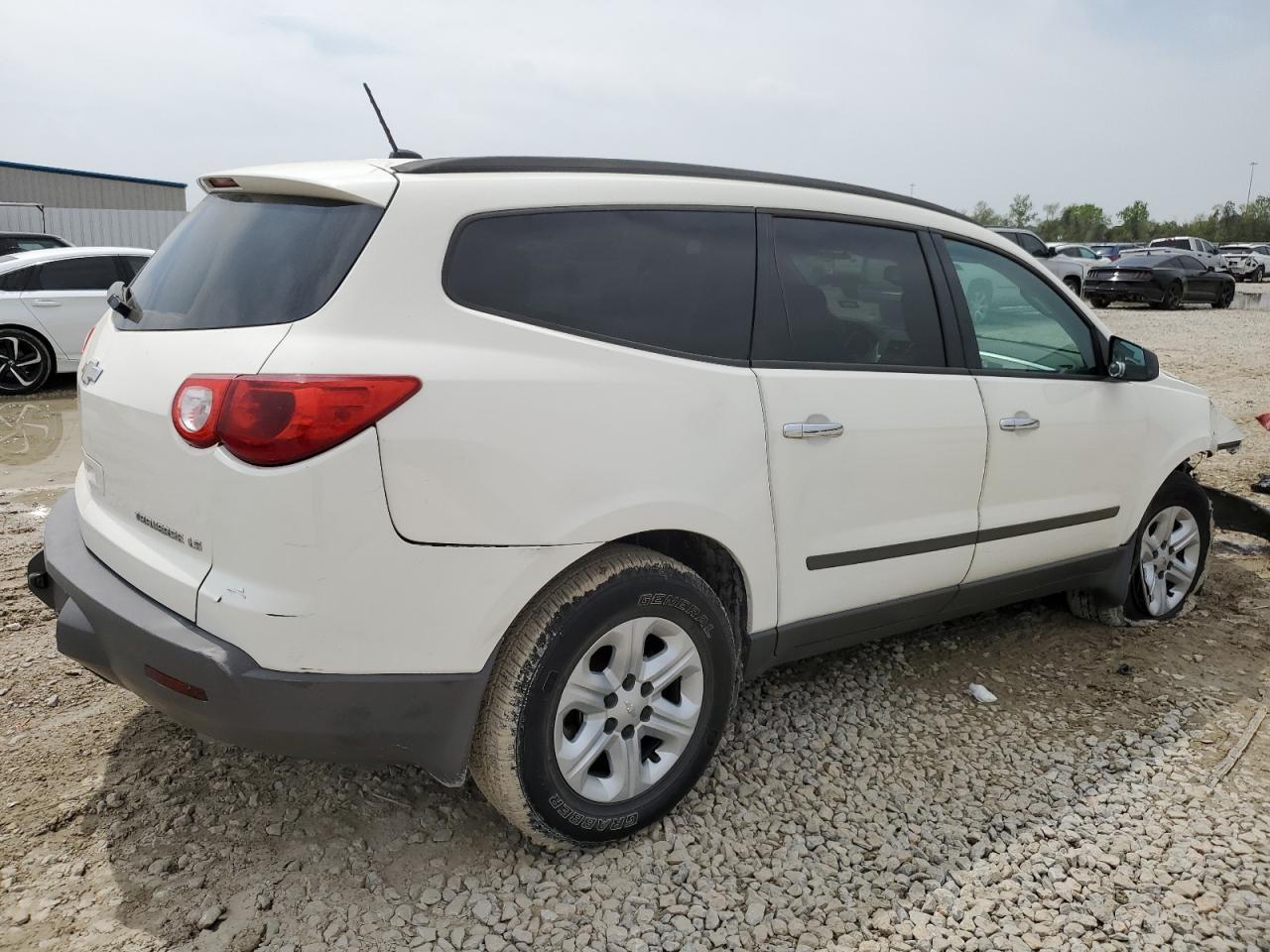 2011 CHEVROLET TRAVERSE L - Фото 3