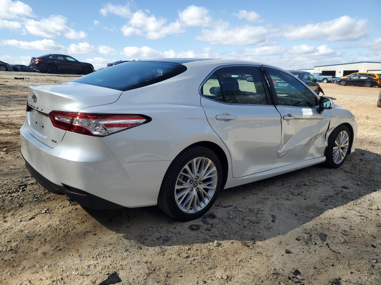 2018 TOYOTA CAMRY L - Фото 3
