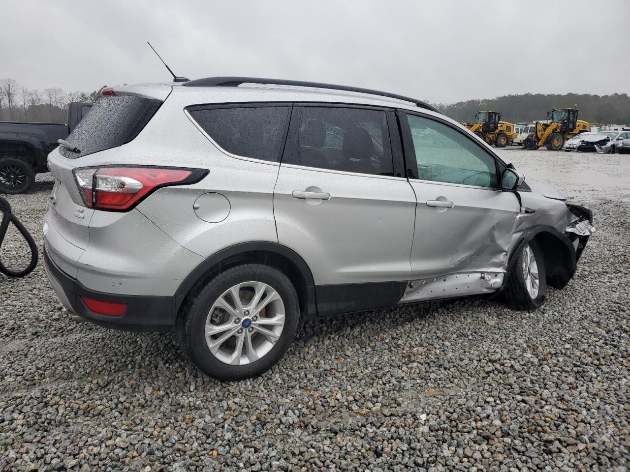 2017 FORD ESCAPE SE - Фото 3