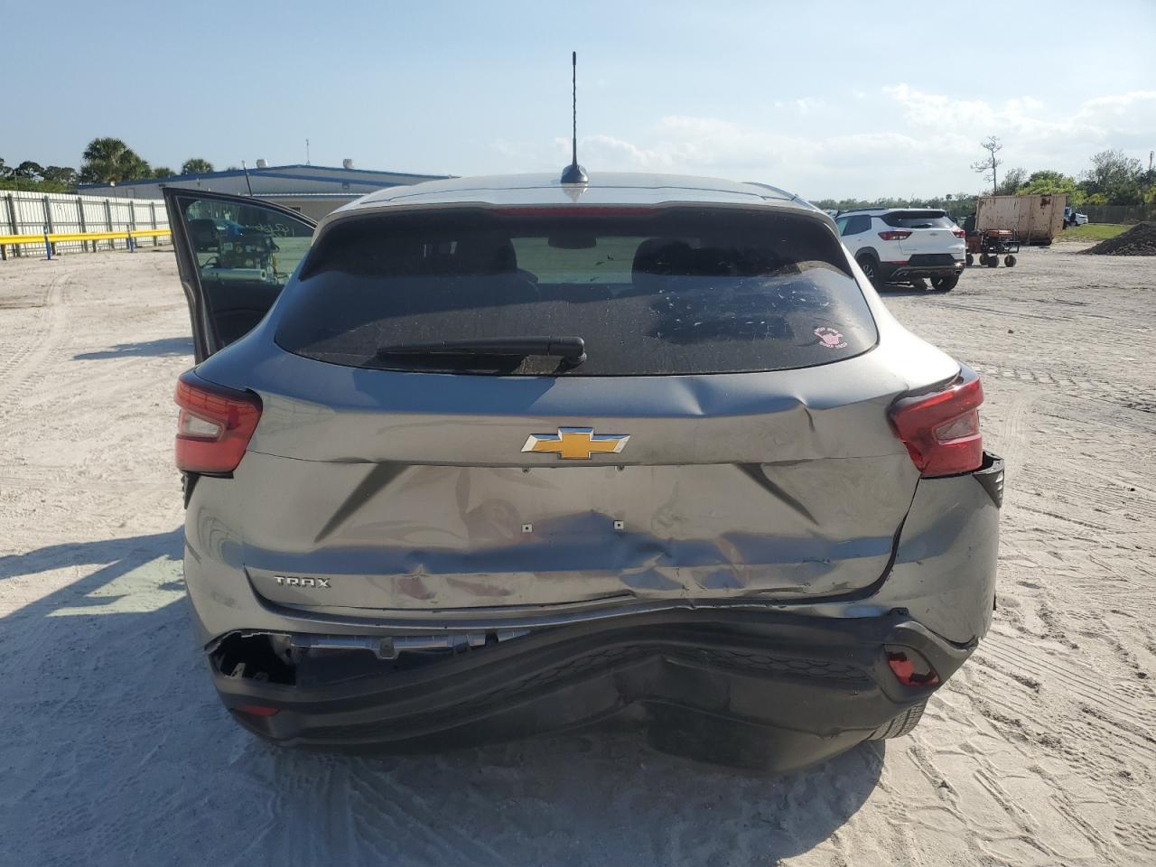2024 CHEVROLET TRAX LS - Фото 6