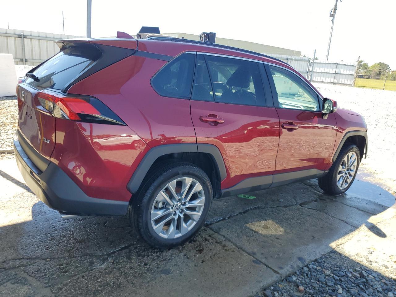 2024 TOYOTA RAV4 XLE P - Фото 3