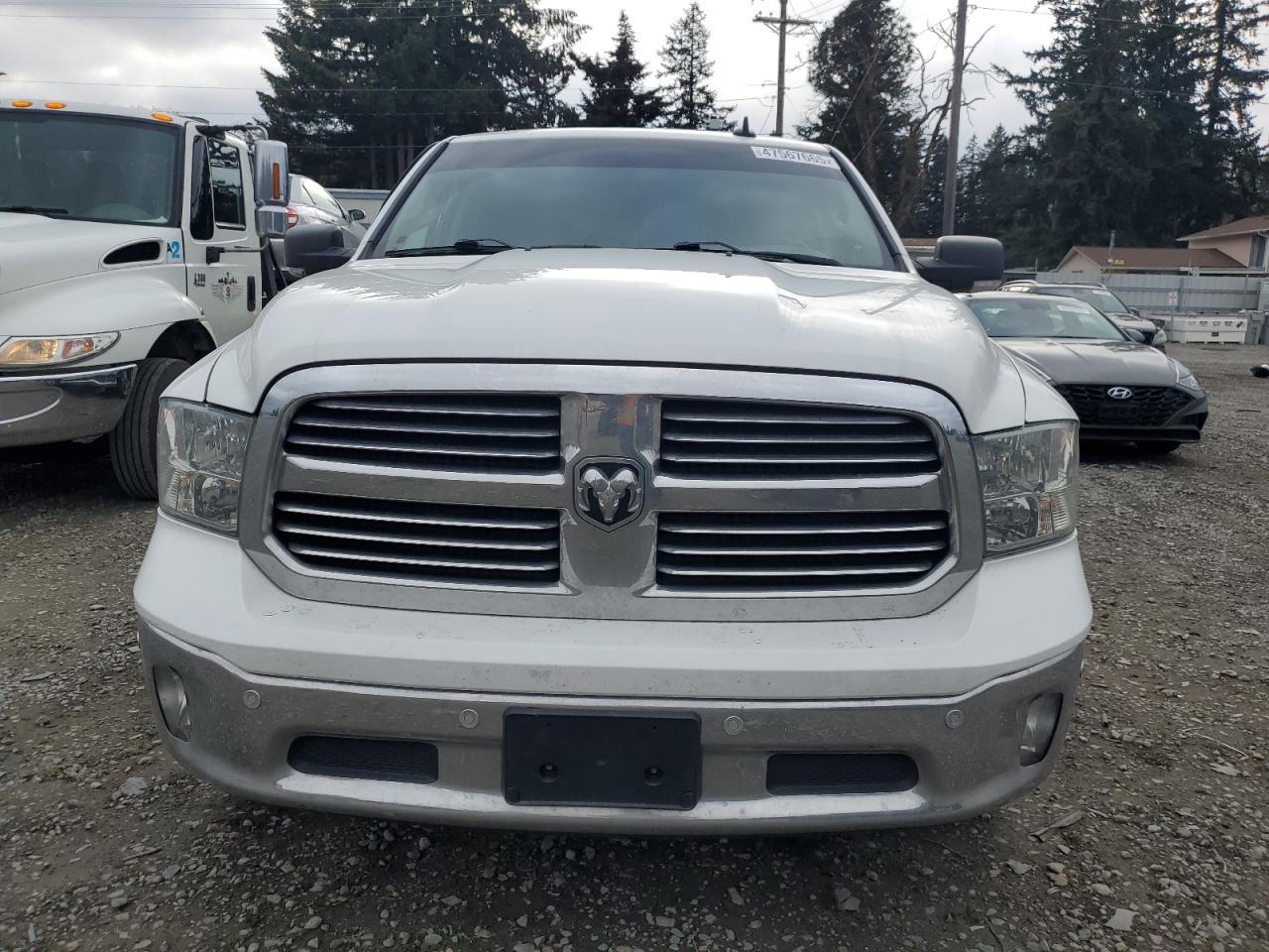 2017 RAM 1500 SLT - Image 5