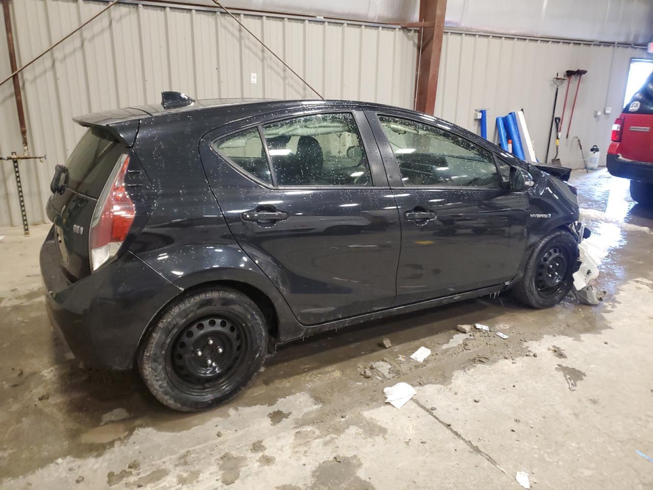 2016 TOYOTA PRIUS C - Фото 3