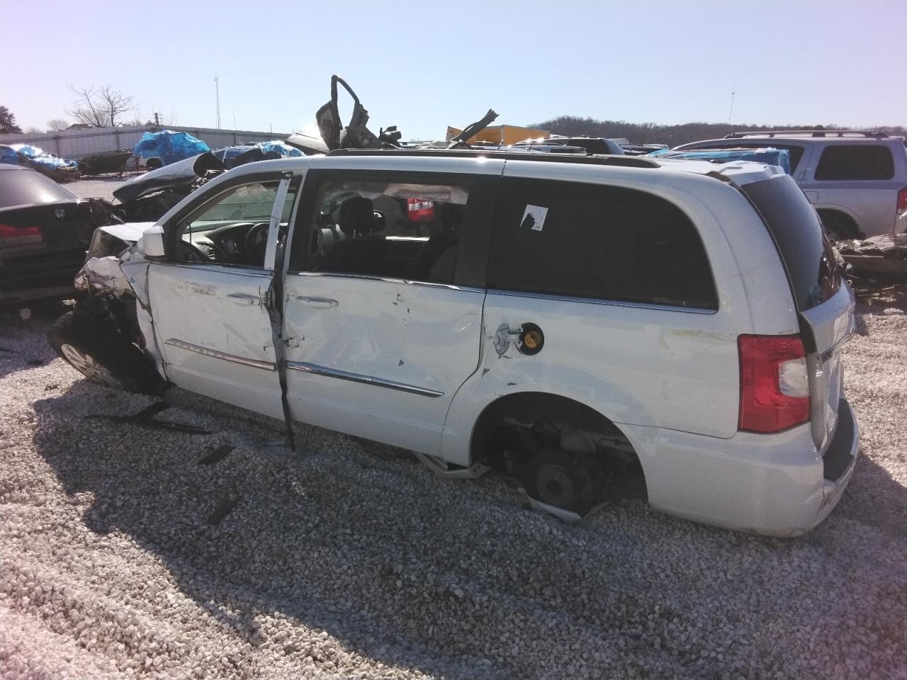 2014 CHRYSLER TOWN & COU - Image 2