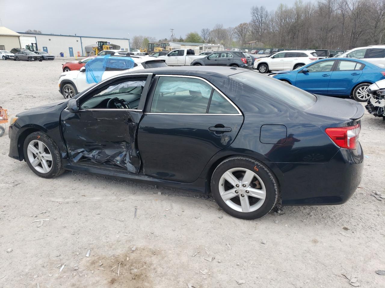 2013 TOYOTA CAMRY L - Image 2