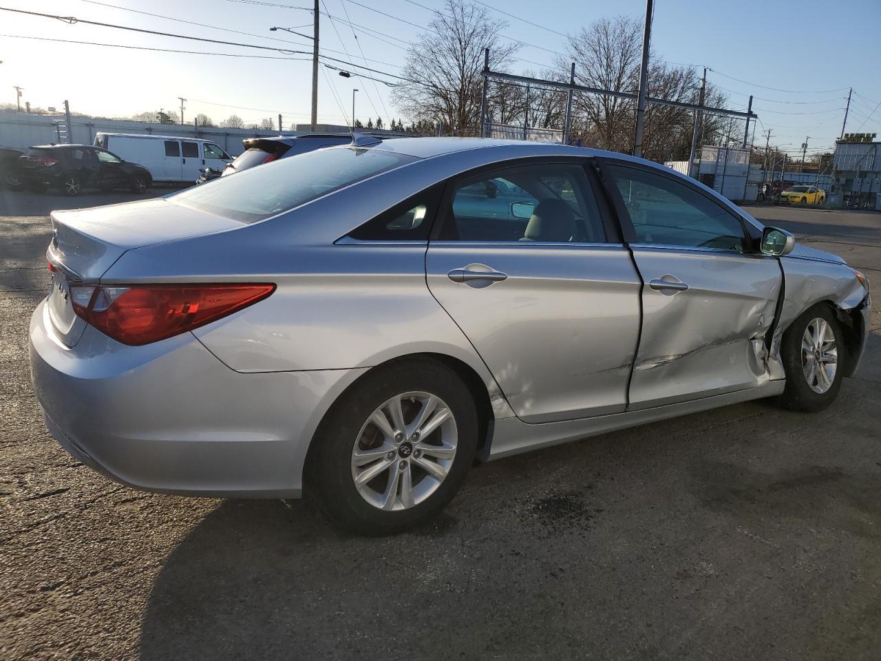 2013 HYUNDAI SONATA GLS - Фото 3
