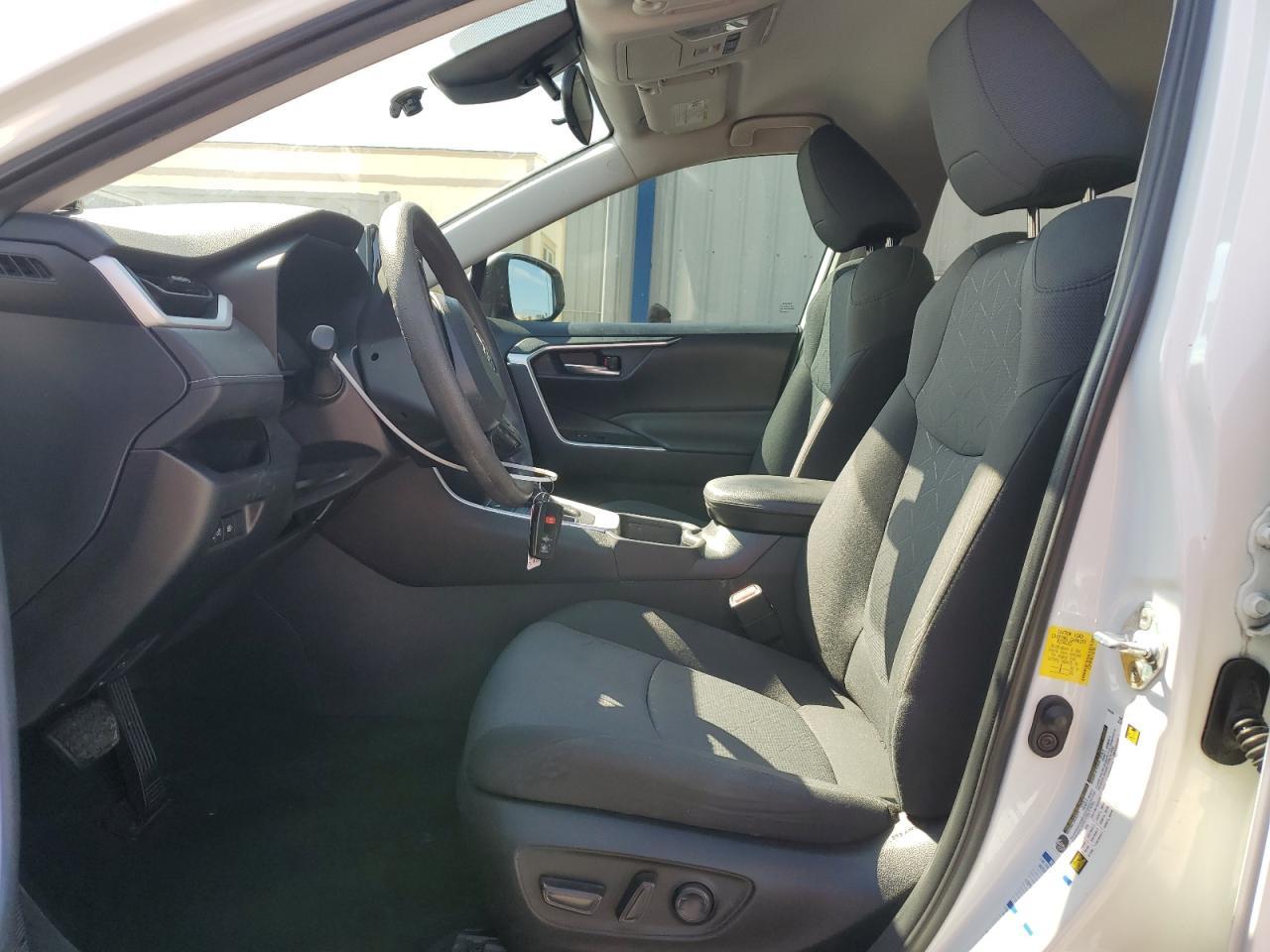2020 TOYOTA RAV4 XLE - Image 7