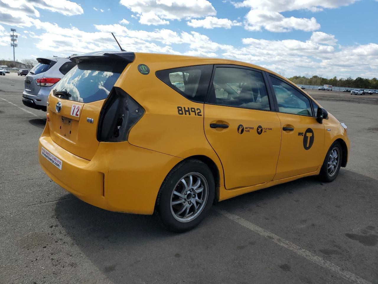 2016 TOYOTA PRIUS V - Фото 3