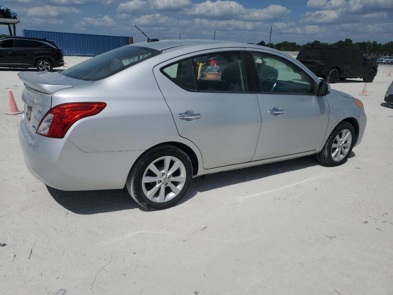 2014 NISSAN VERSA S - Фото 3