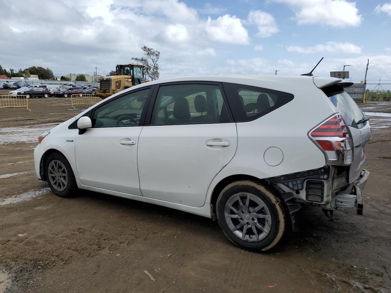 2016 TOYOTA PRIUS V - Фото 2