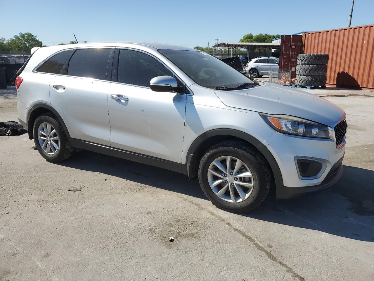 2016 KIA SORENTO LX - Image 4