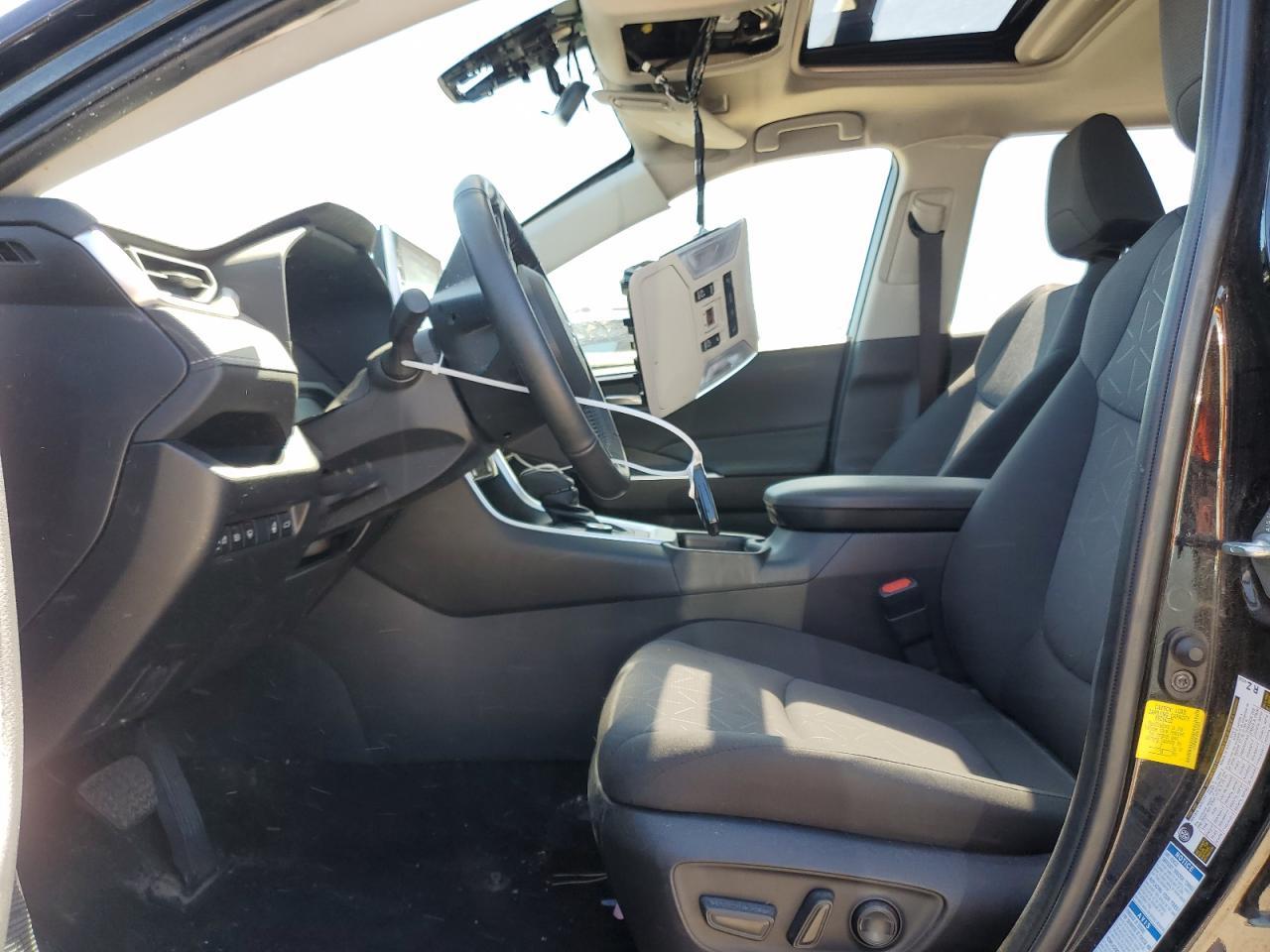 2022 TOYOTA RAV4 XLE - Фото 7
