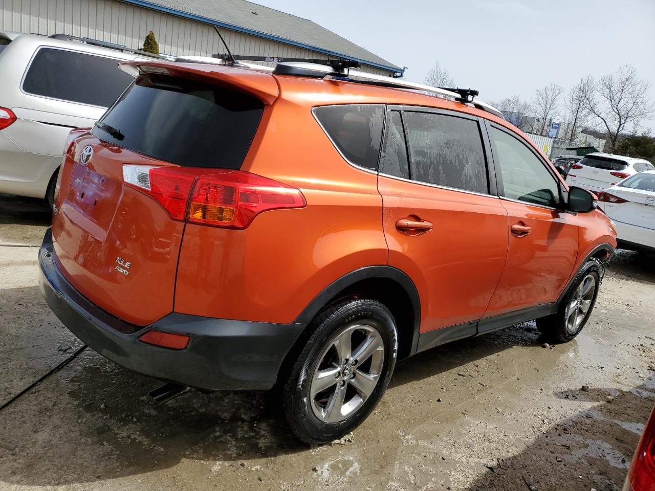 2015 TOYOTA RAV4 XLE - Image 3