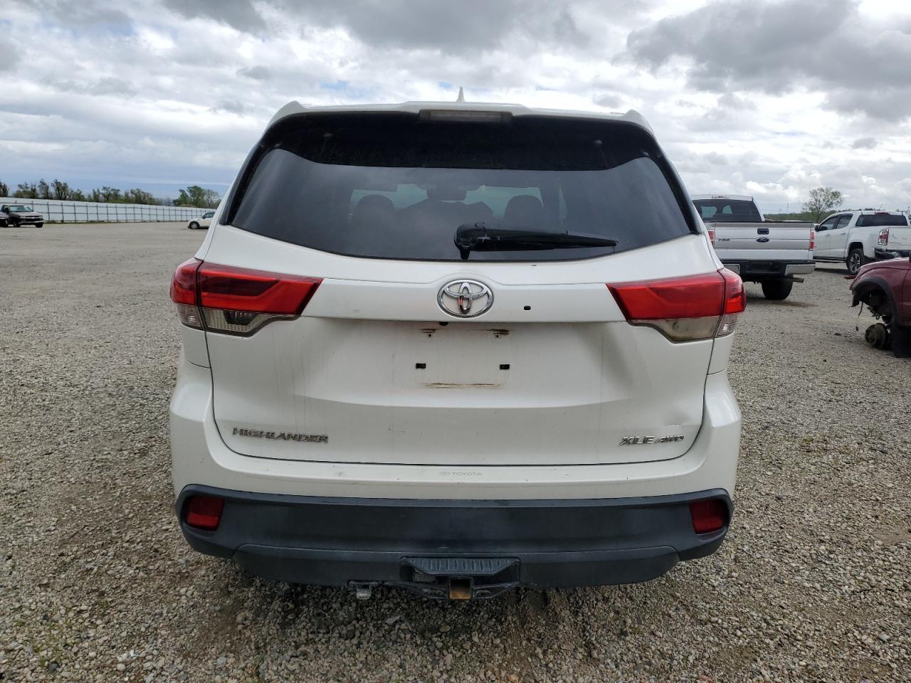 2019 TOYOTA HIGHLANDER - Image 6