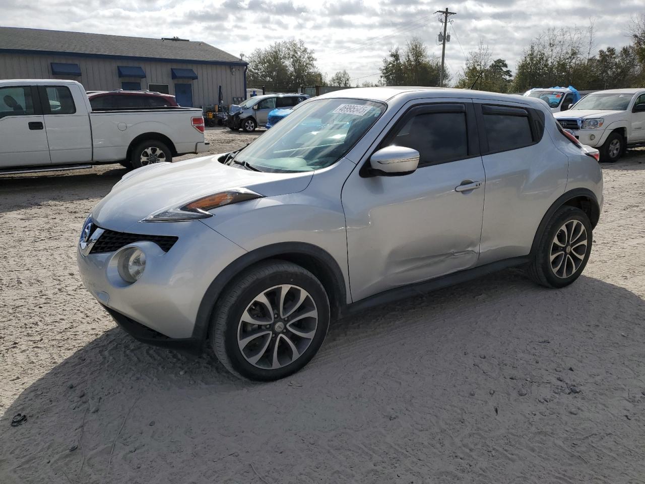 2017 NISSAN JUKE S