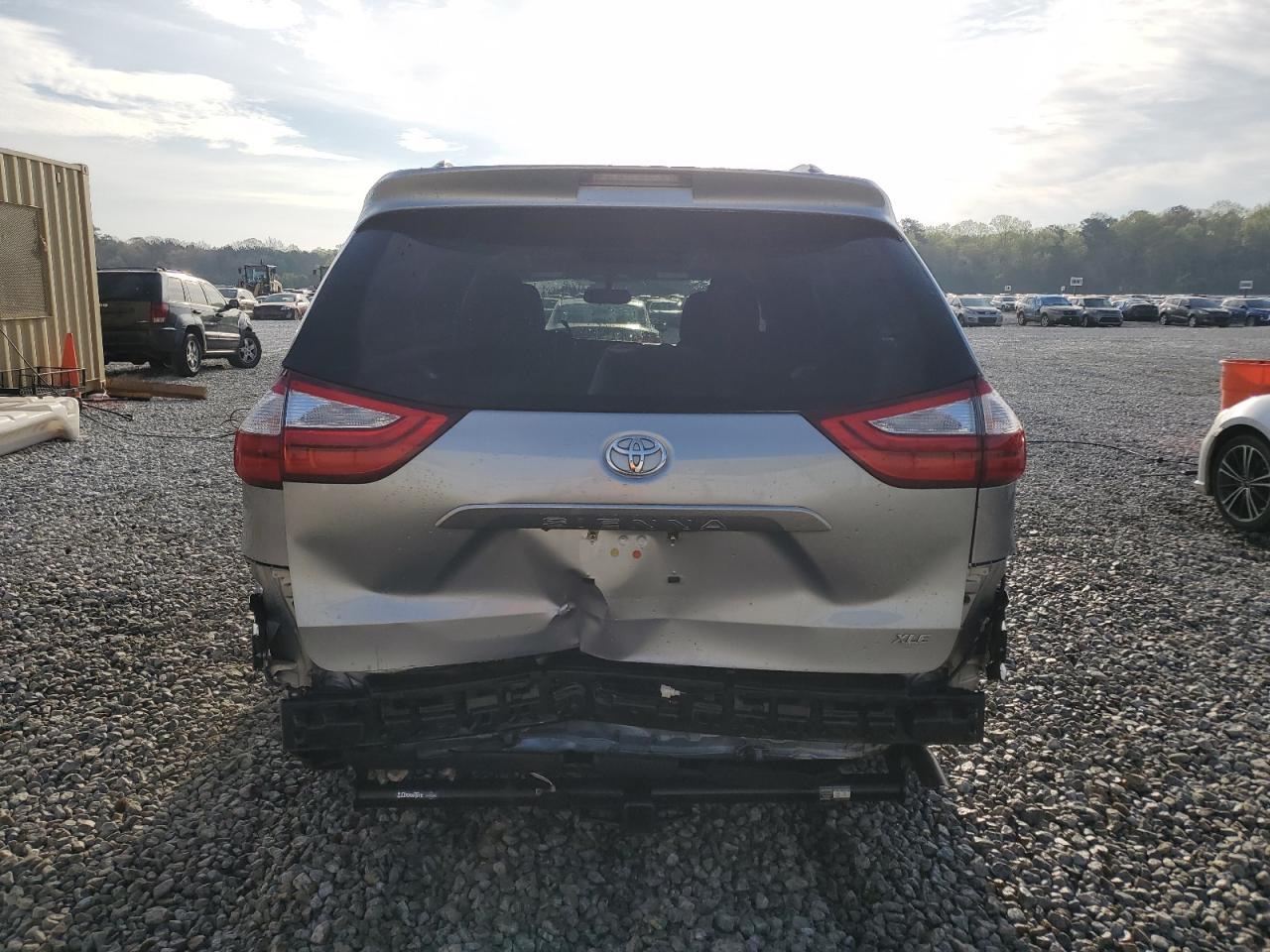 2015 TOYOTA SIENNA XLE - Фото 6
