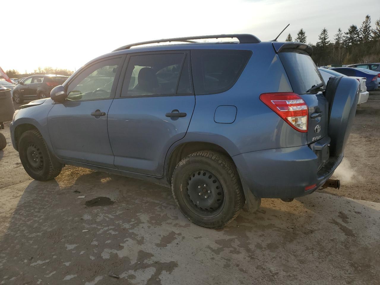 2011 TOYOTA RAV4 - Фото 2