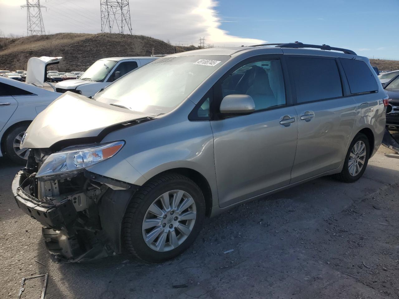 2015 TOYOTA SIENNA LE