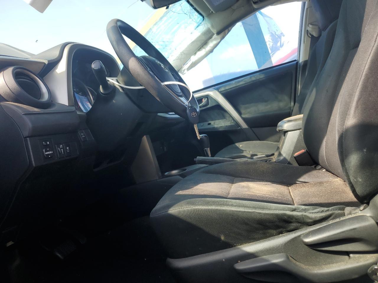 2015 TOYOTA RAV4 LE - Фото 7