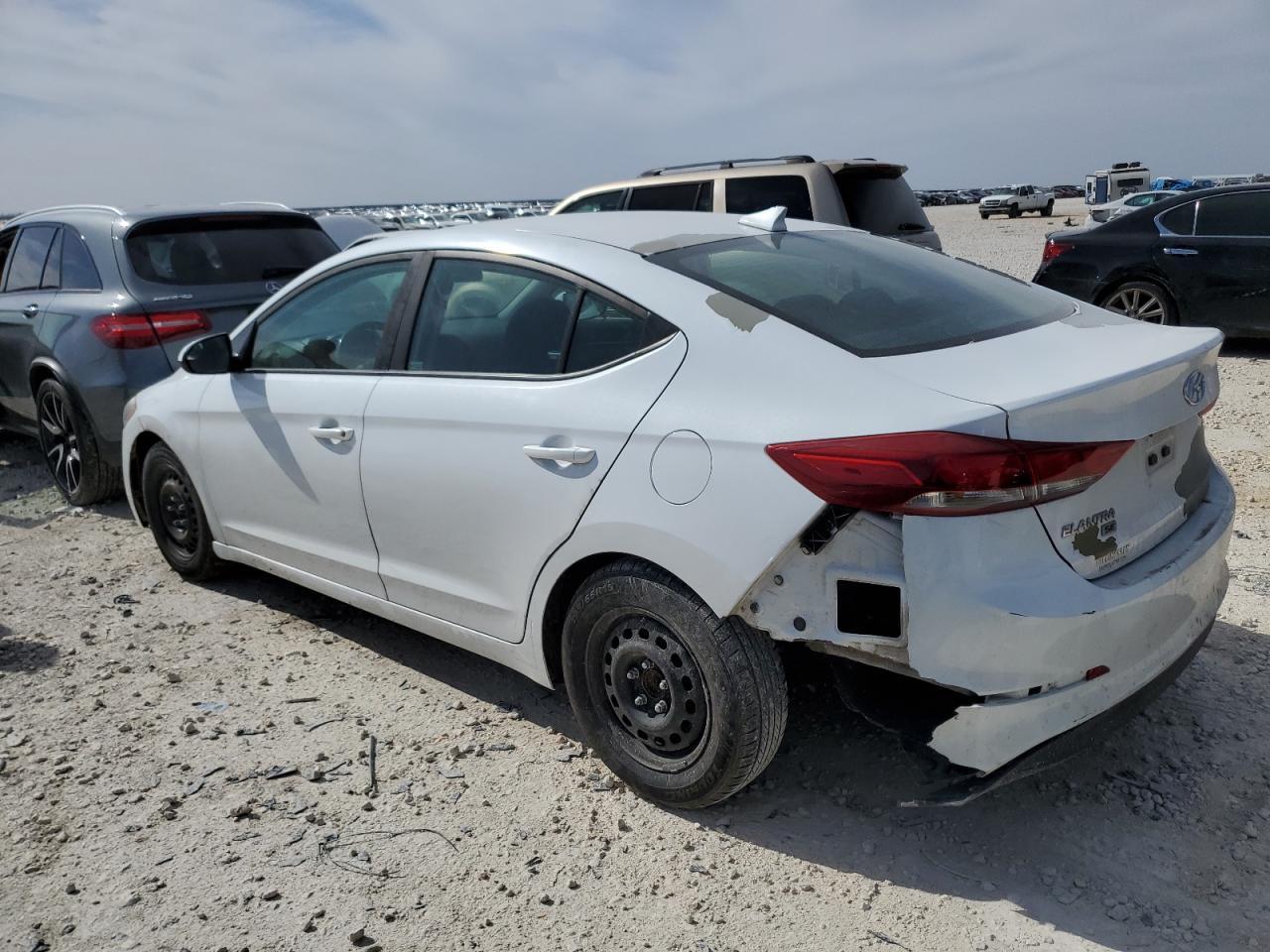 2018 HYUNDAI ELANTRA SE - Image 2