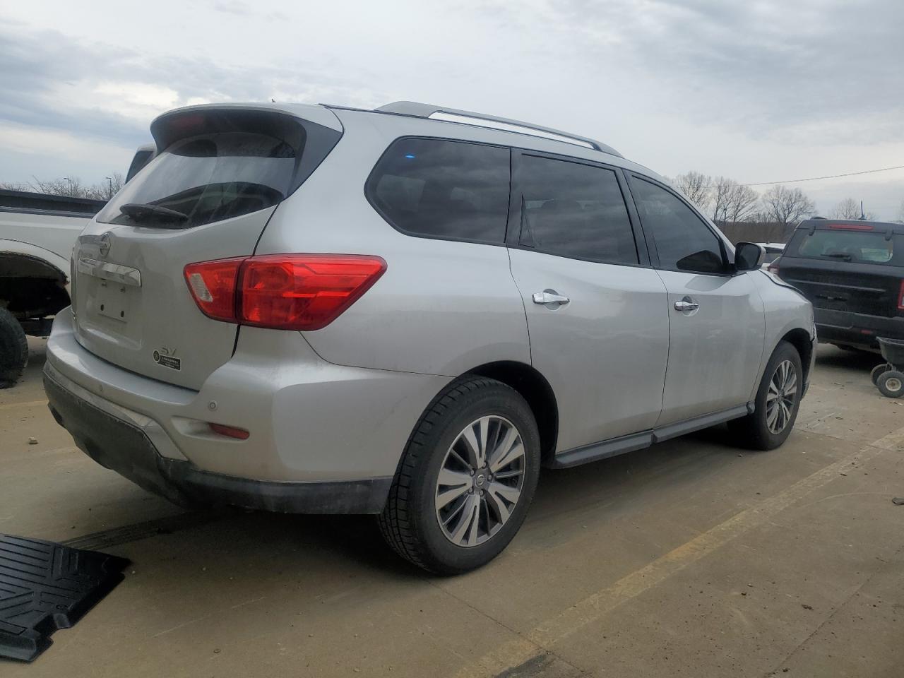 2017 NISSAN PATHFINDER - Фото 3