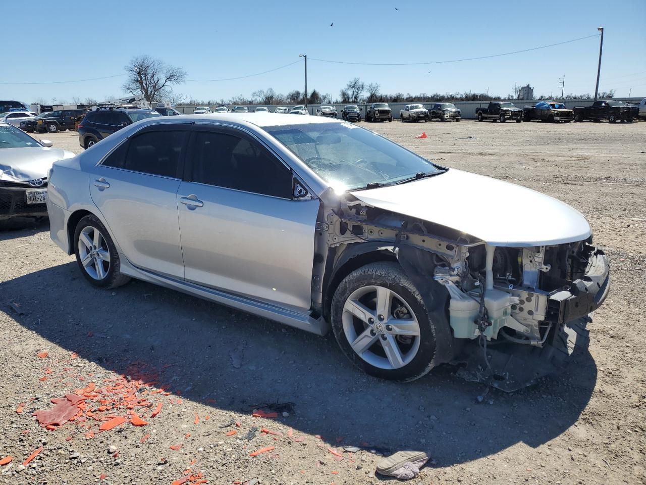 2014 TOYOTA CAMRY L - Image 4