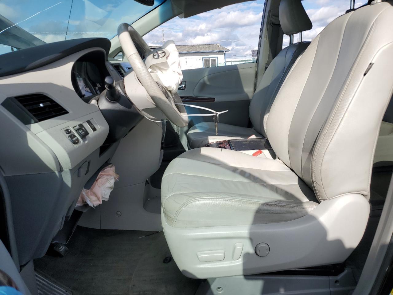 2013 TOYOTA SIENNA XLE - Фото 7