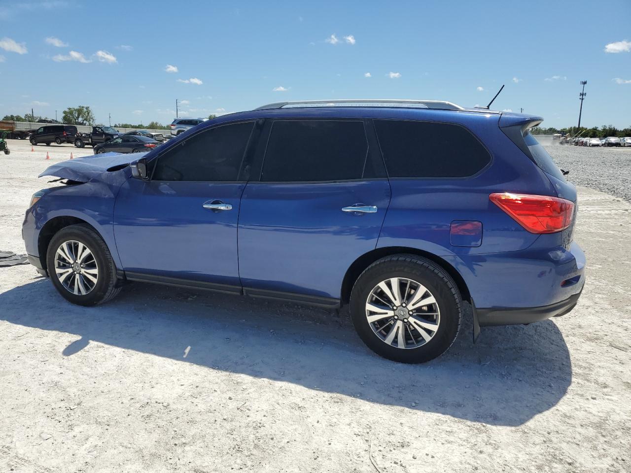 2018 NISSAN PATHFINDER - Фото 2