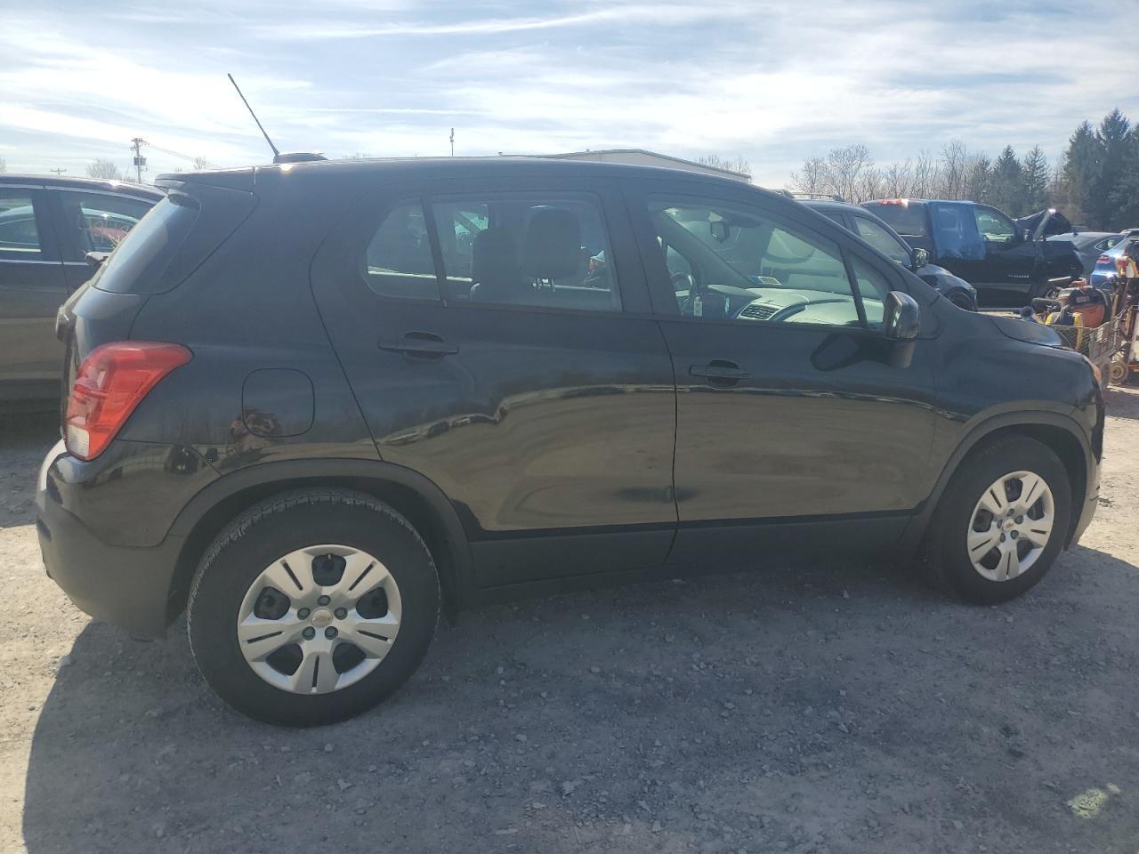 2015 CHEVROLET TRAX LS - Image 3