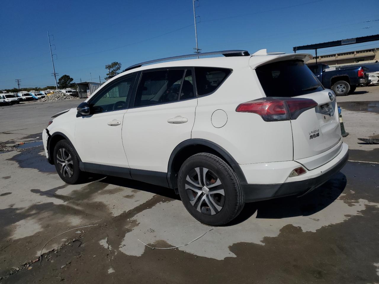 2017 TOYOTA RAV4 LE - Фото 2