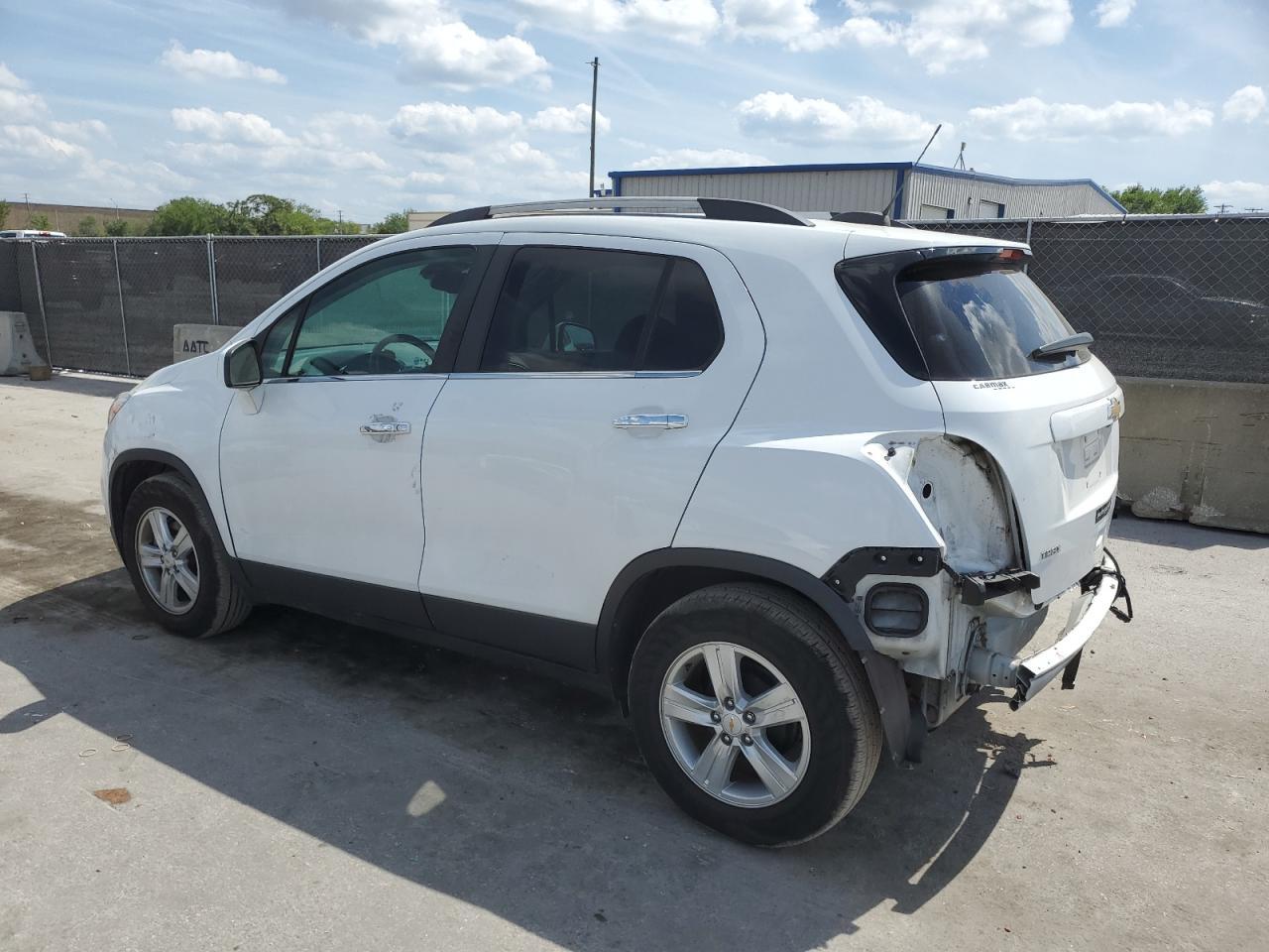 2019 CHEVROLET TRAX 1LT - Image 2