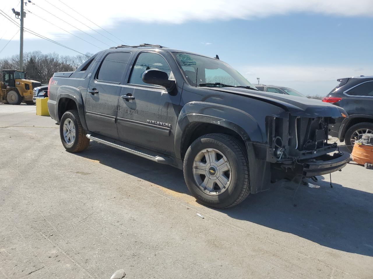 2013 CHEVROLET AVALANCHE - Фото 4
