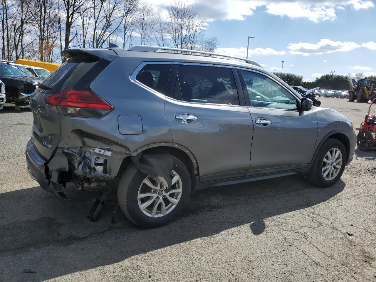 2017 NISSAN ROGUE SV - Фото 3