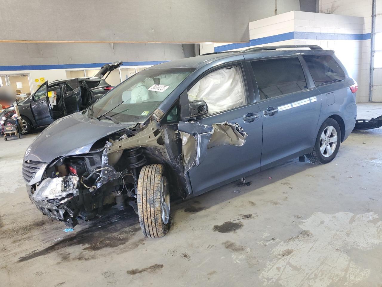 2015 TOYOTA SIENNA