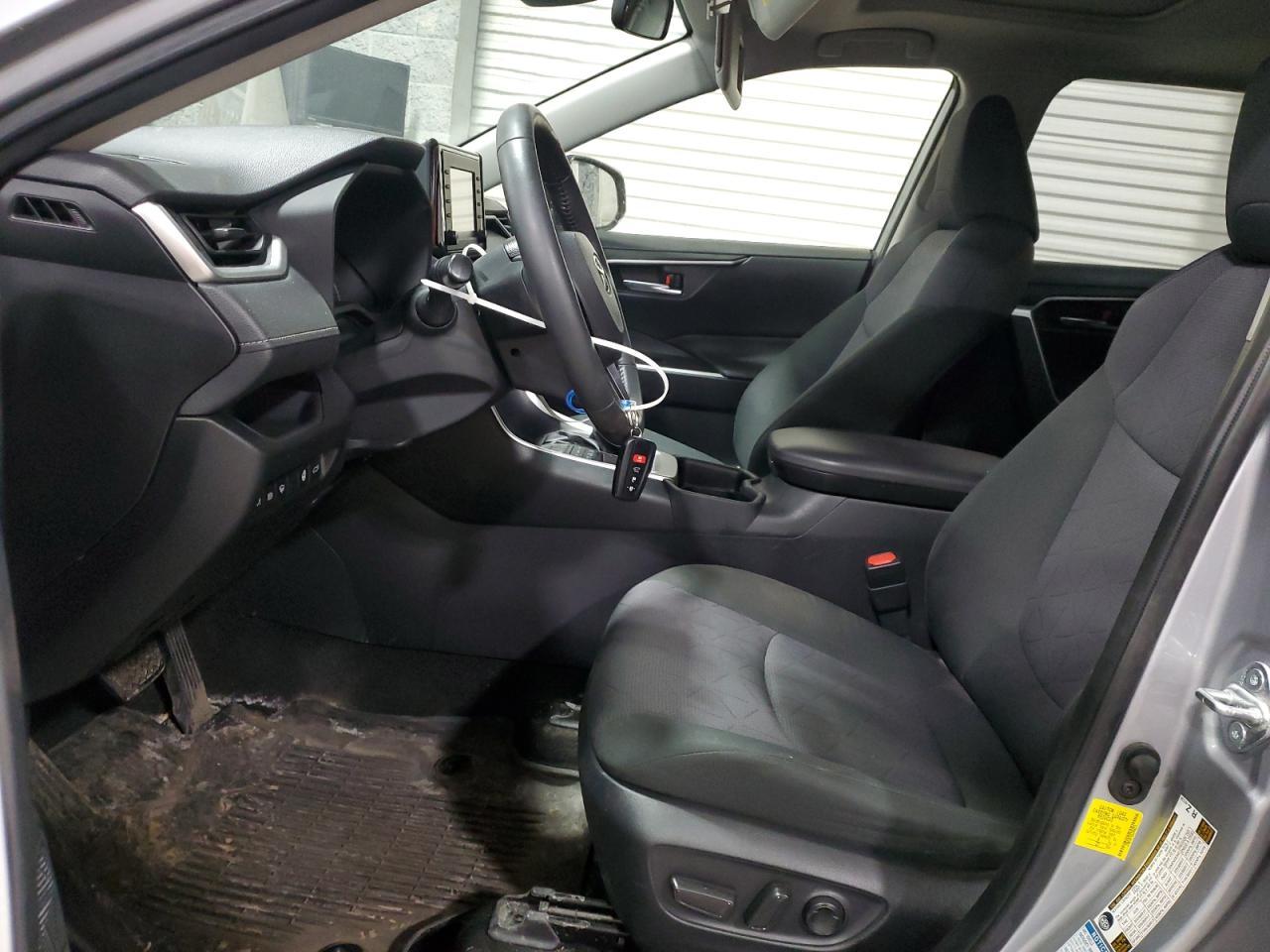 2020 TOYOTA RAV4 XLE - Image 7