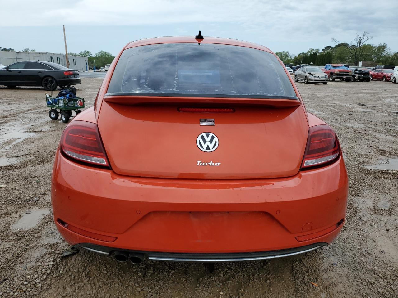 2019 VOLKSWAGEN BEETLE SE - Image 6