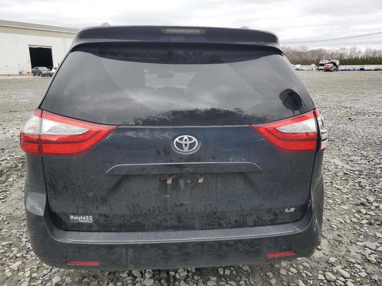 2015 TOYOTA SIENNA LE - Image 6
