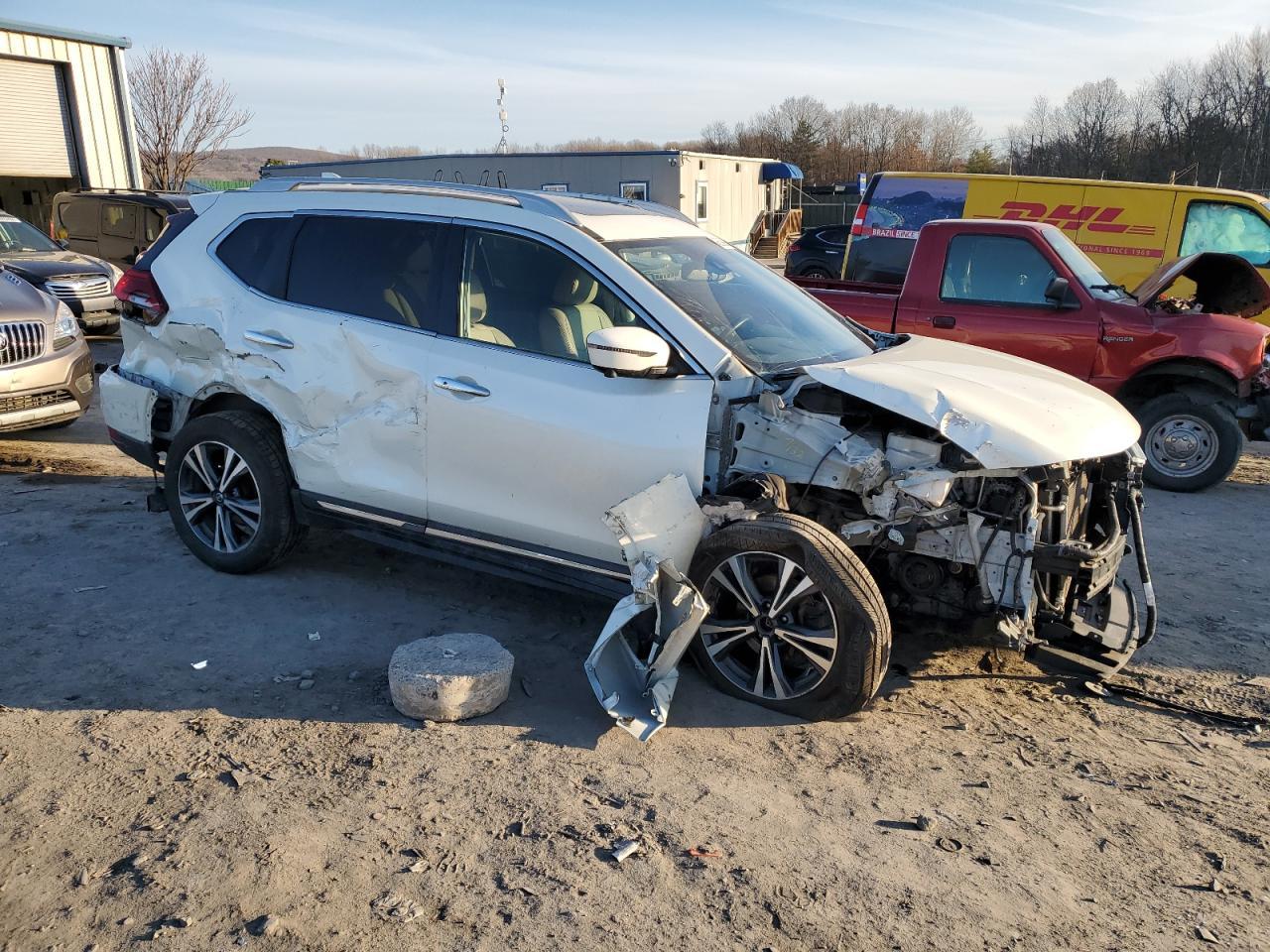 2017 NISSAN ROGUE SV - Фото 4